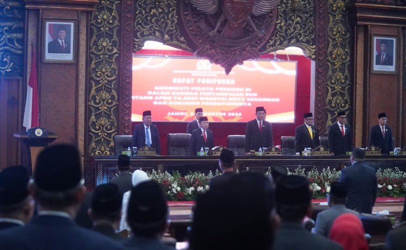 Gubernur Al Haris Bersama Forkopimda Jambi Ikuti Pidato Presiden RI dan Ketua DPR RI di Ruang Utama DPRD Provinsi