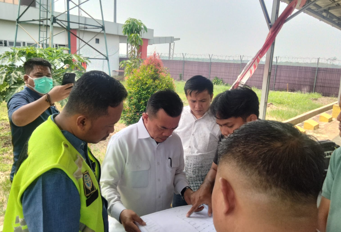 Gubernur Al Haris Tinjau Pembangunan VIP Room Bandara Muara Bungo