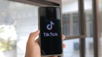 Smartphone terjangkau dengan kamera 108MP, stabilisasi video, dan baterai tahan lama, ideal untuk konten TikTok murah.