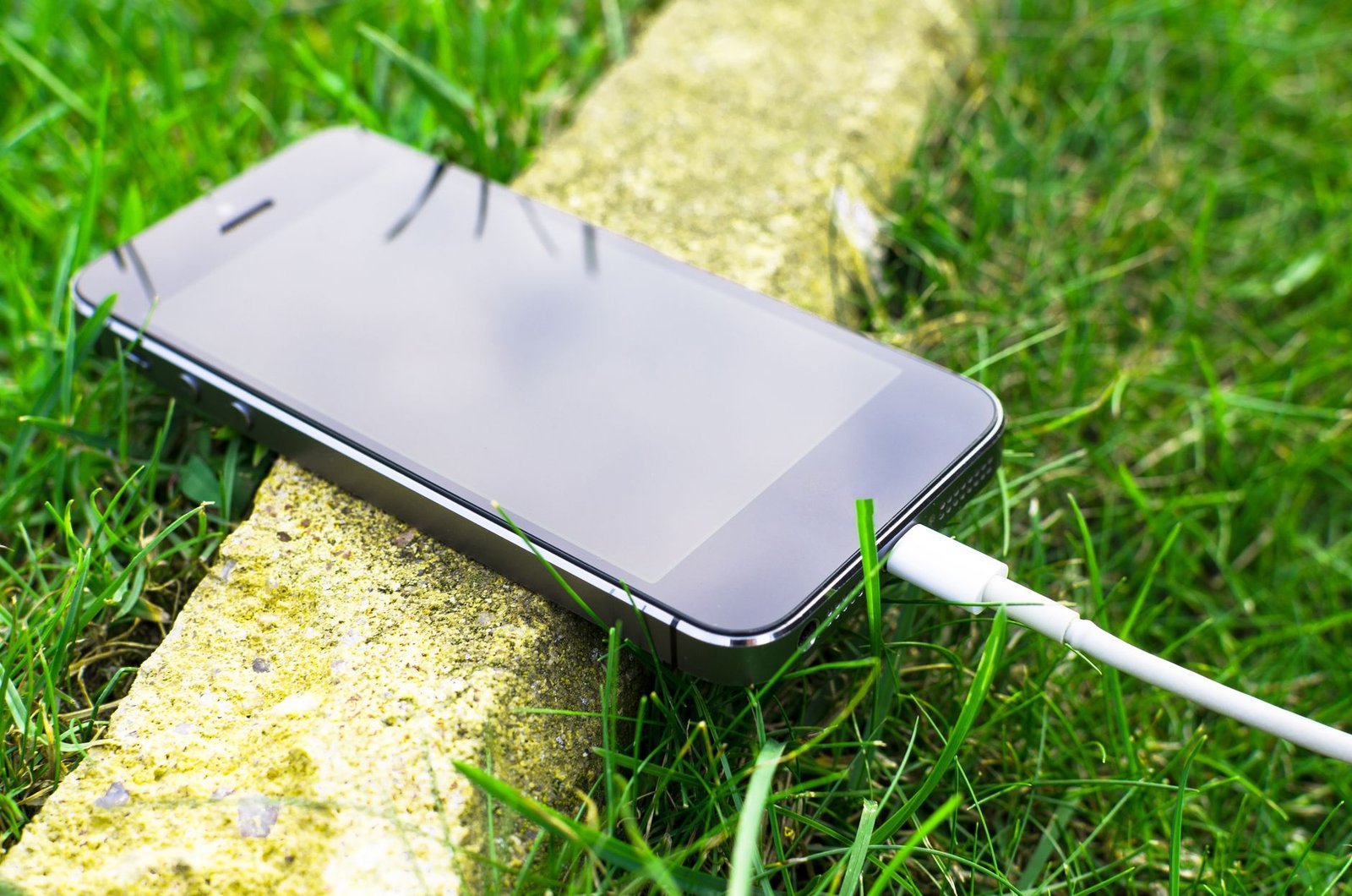 Gambar smartphone dengan pendinginan efisien, tidak cepat panas saat penggunaan intensif