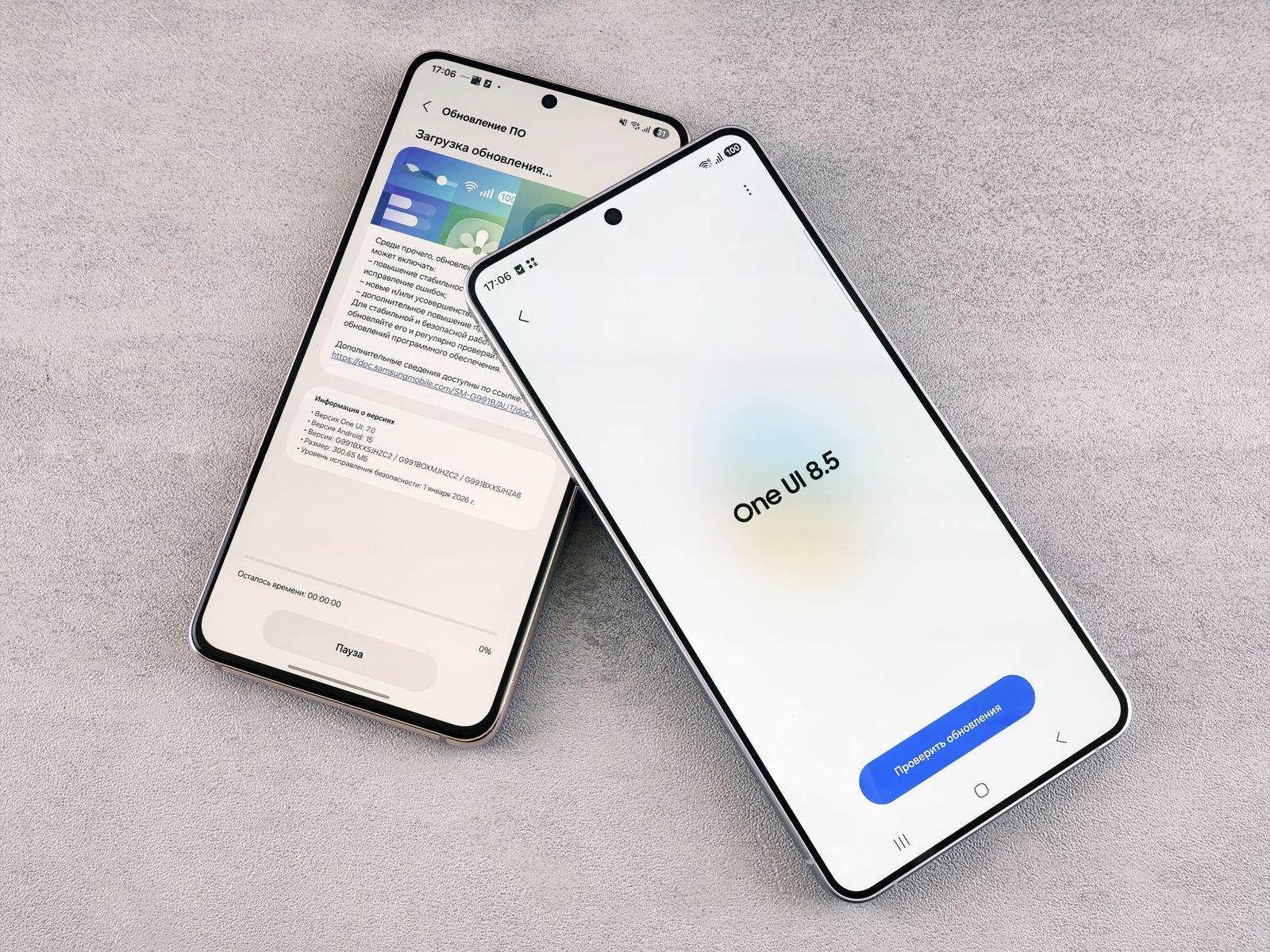Logo Samsung menampilkan huruf biru khas dengan desain modern yang melambangkan inovasi teknologi.
