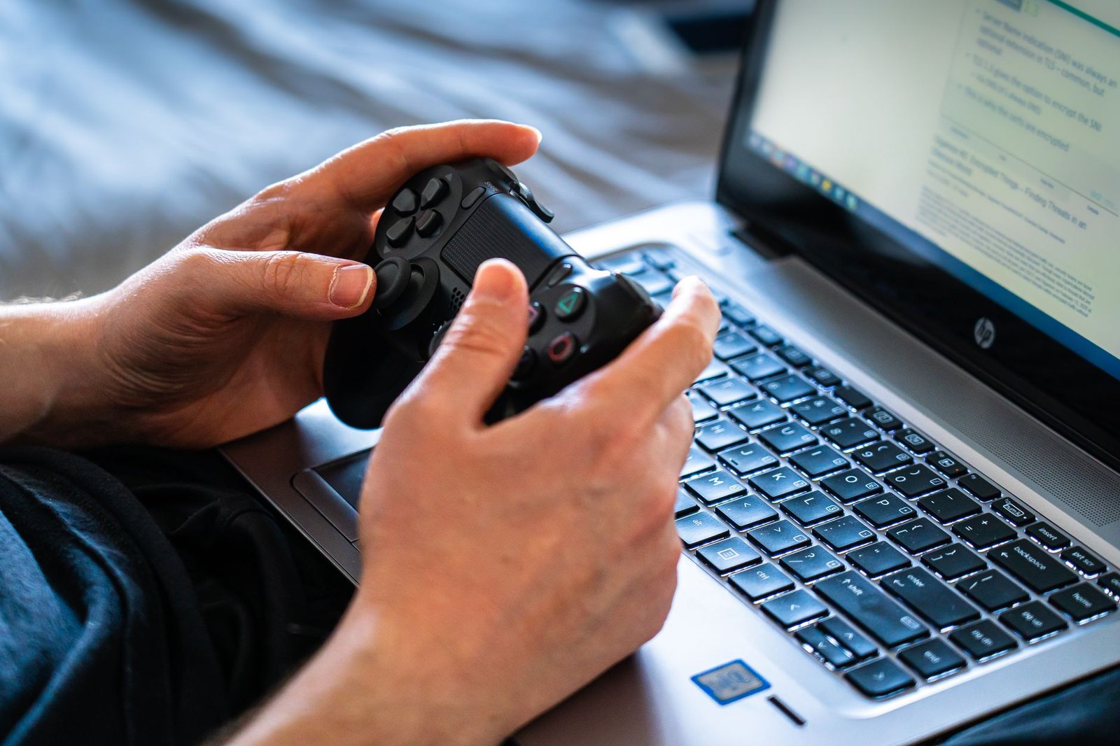 HP gaming dengan layar 120 fps, desain sleek, performa tinggi untuk pengalaman bermain lancar