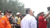 Wagub Sani Dampingi Wamen LH Tinjau Penanganan Karhutla di Desa Parit Culum Tanjab Timur