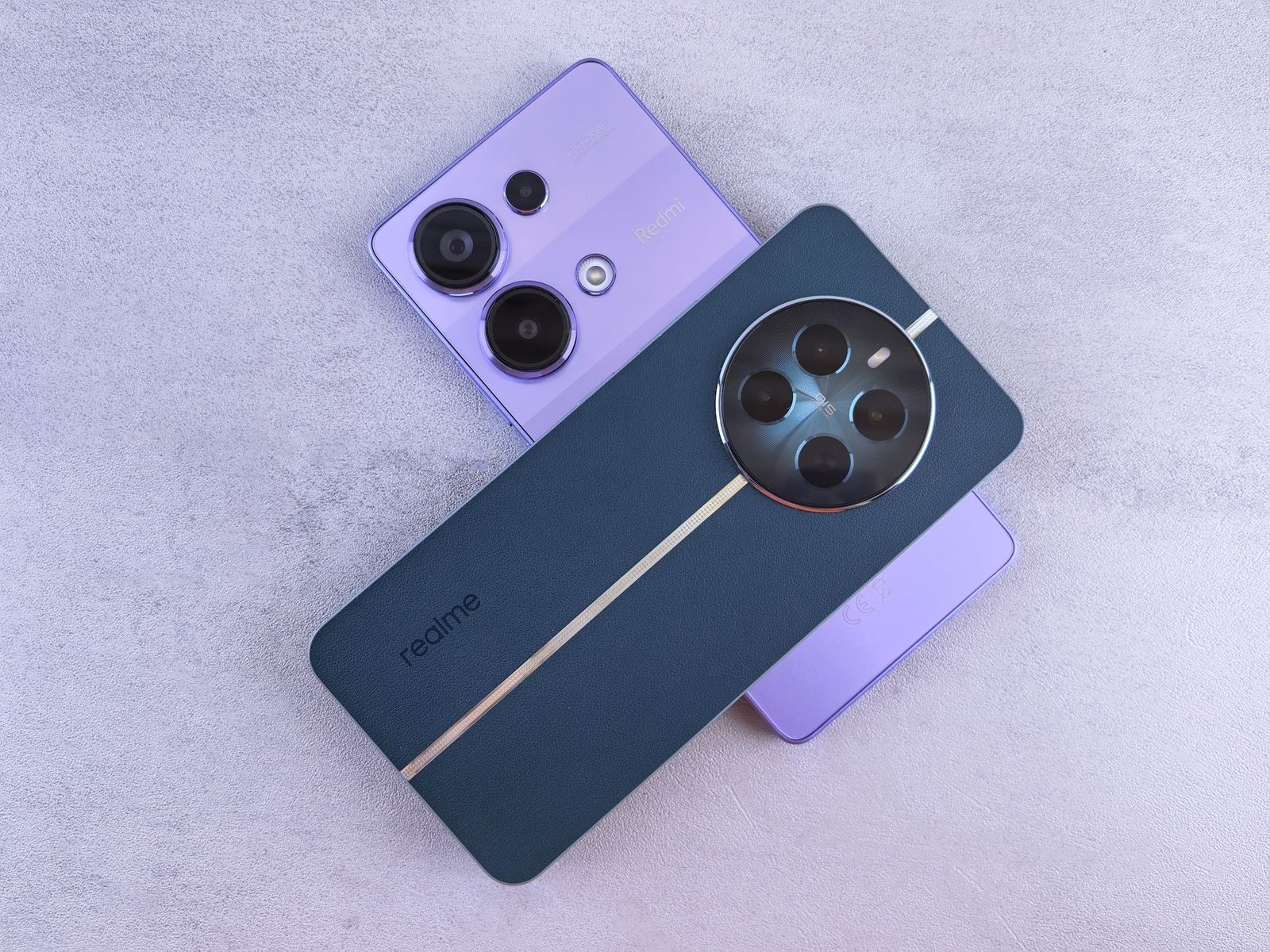 Smartphone Realme terbaru dengan desain elegan, layar AMOLED, dan performa cepat untuk kebutuhan sehari-hari